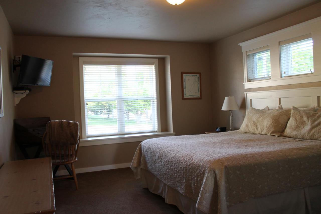 Cedar Court 2* Fish Creek