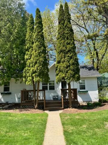 Cedar Court 2* Fish Creek