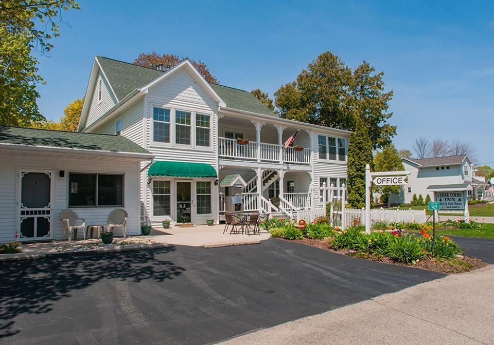 Cedar Court Hotel 2*